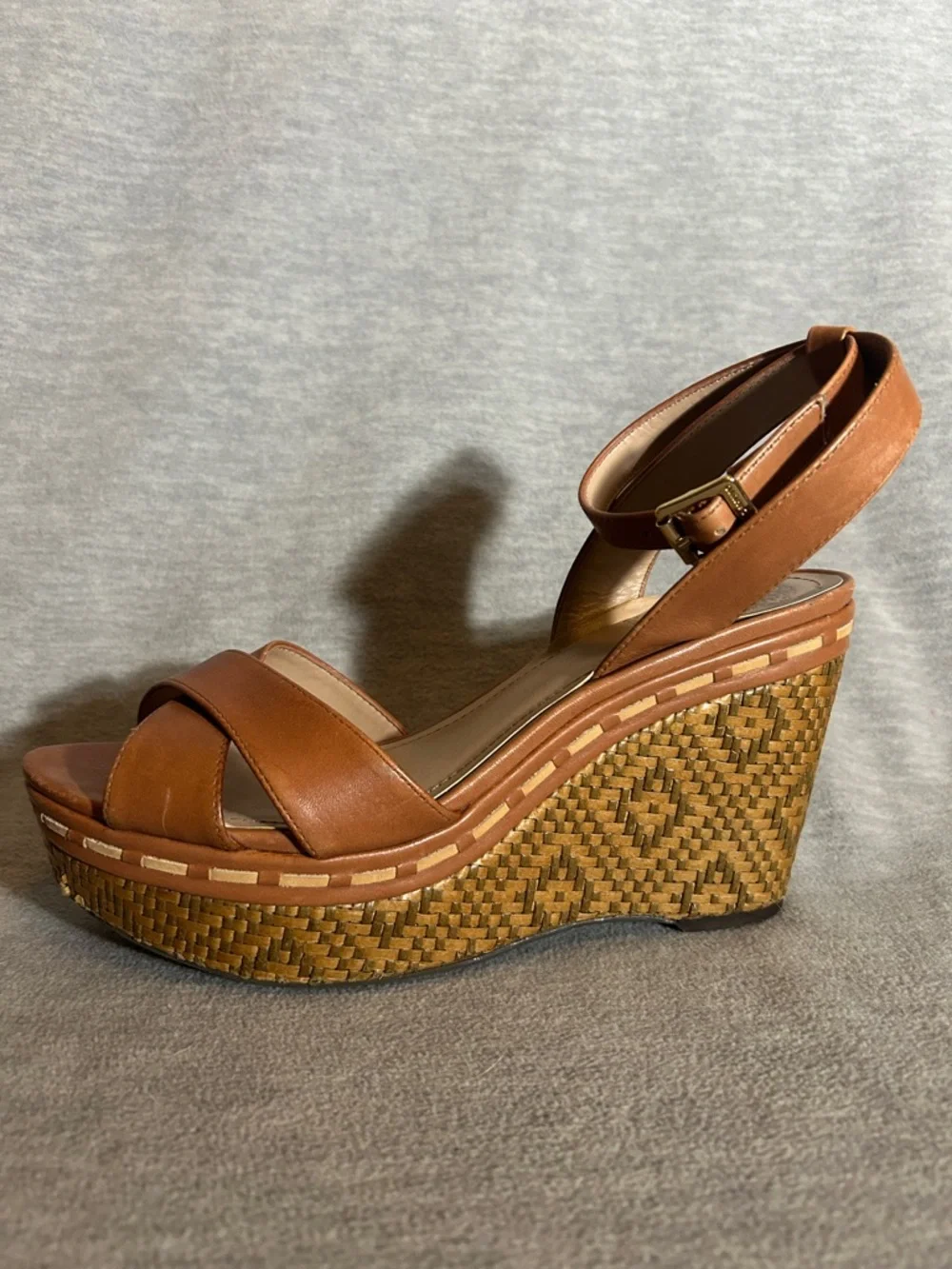 VINCE CAMUTO Leather Strappy Cognac Color Woven Look Platform  Wedge Heel Size 8